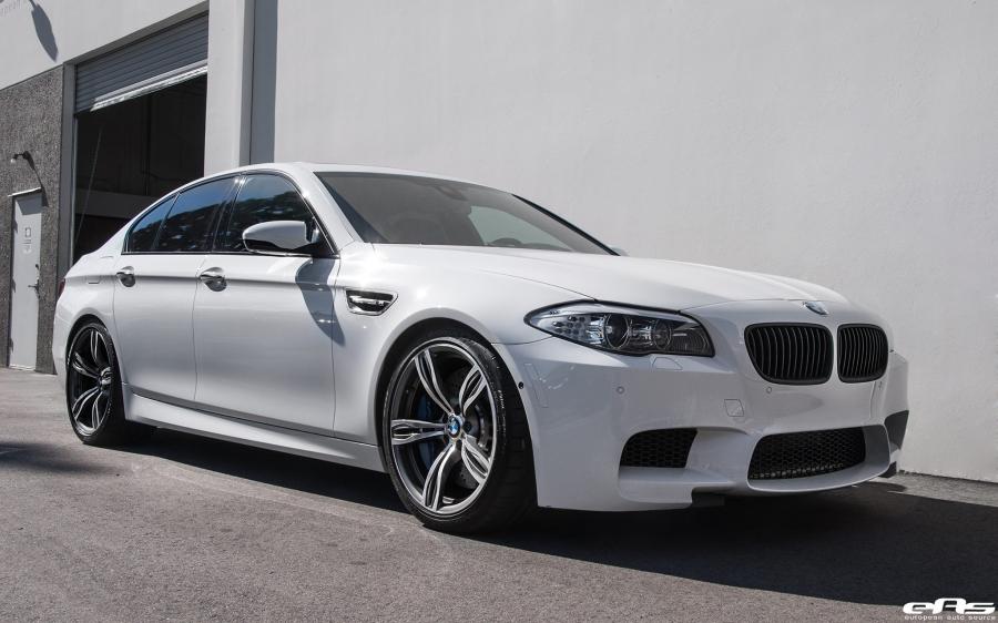 BMW M5 Alpine White by IND Distribution and EAS '2016